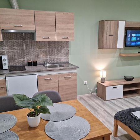Belvarosi Pihenohaz Bekescsaba Buitenkant foto