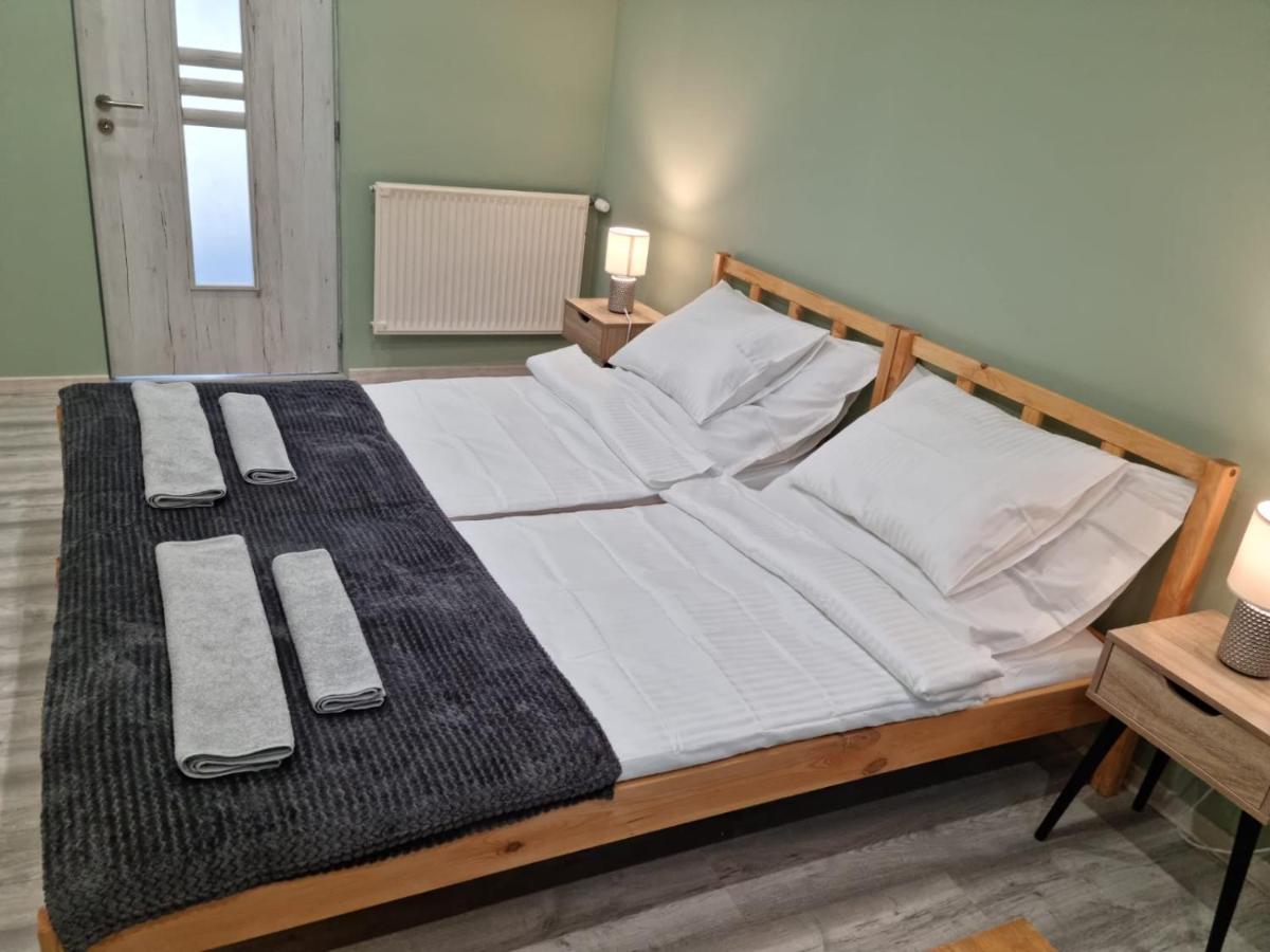 Belvarosi Pihenohaz Bekescsaba Buitenkant foto