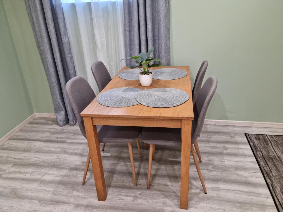 Belvarosi Pihenohaz Bekescsaba Buitenkant foto