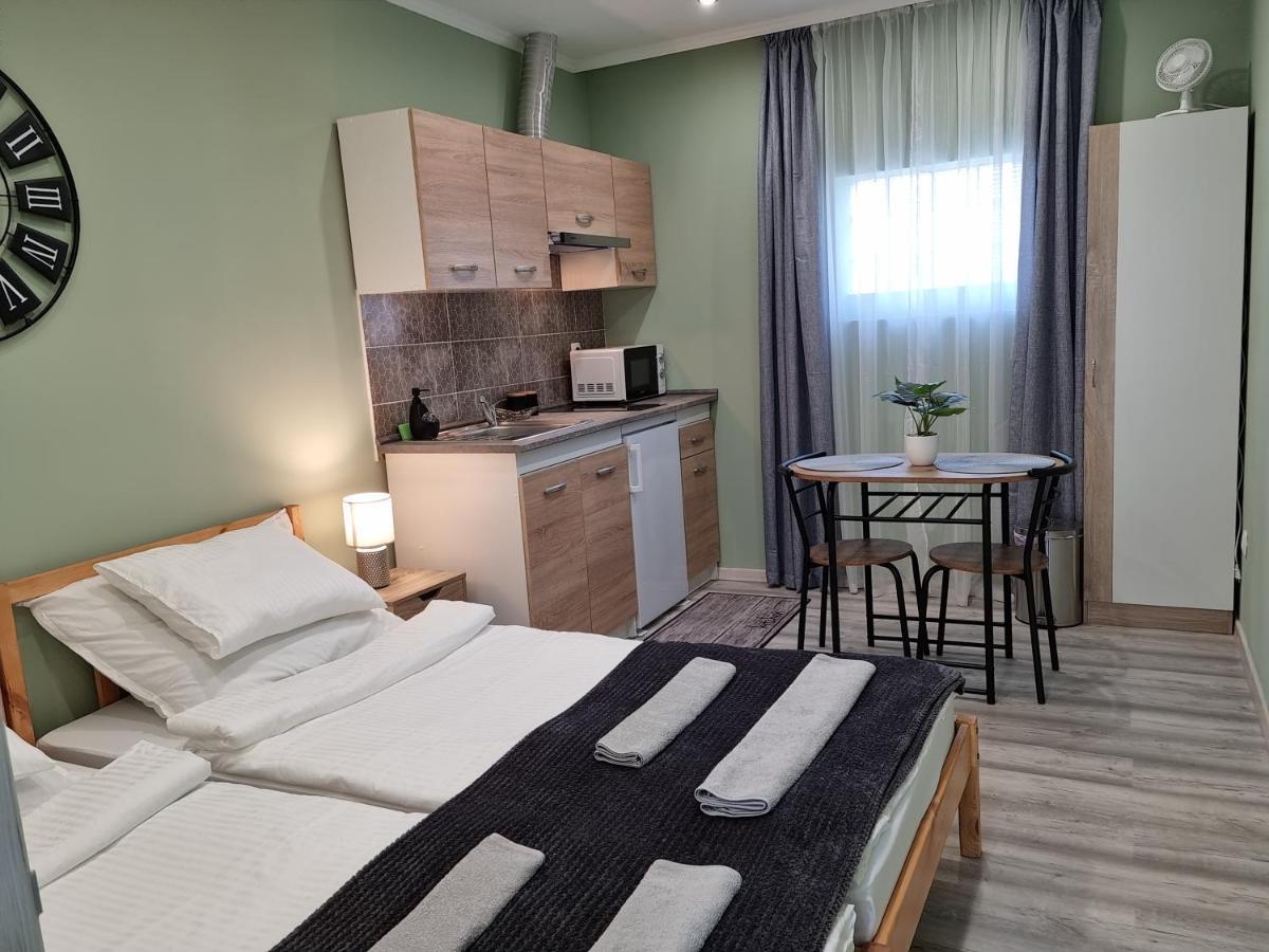 Belvarosi Pihenohaz Bekescsaba Buitenkant foto