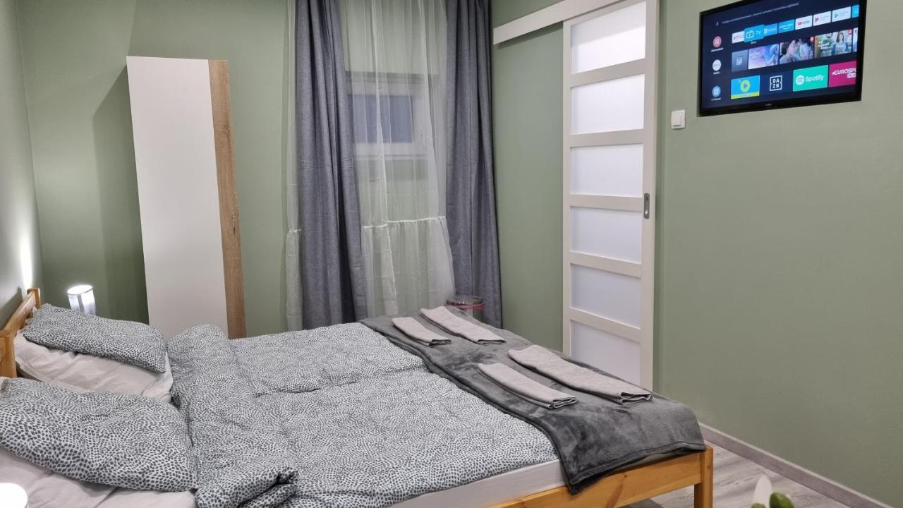 Belvarosi Pihenohaz Bekescsaba Buitenkant foto