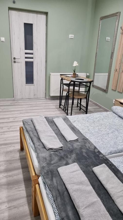 Belvarosi Pihenohaz Bekescsaba Buitenkant foto