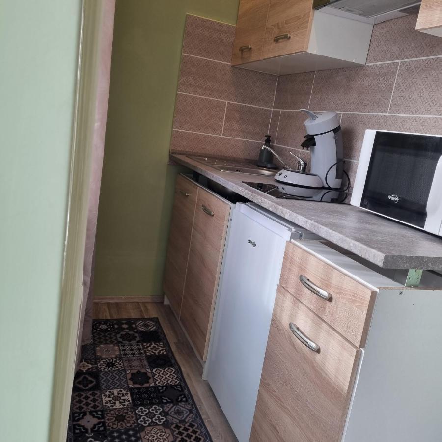 Belvarosi Pihenohaz Bekescsaba Buitenkant foto